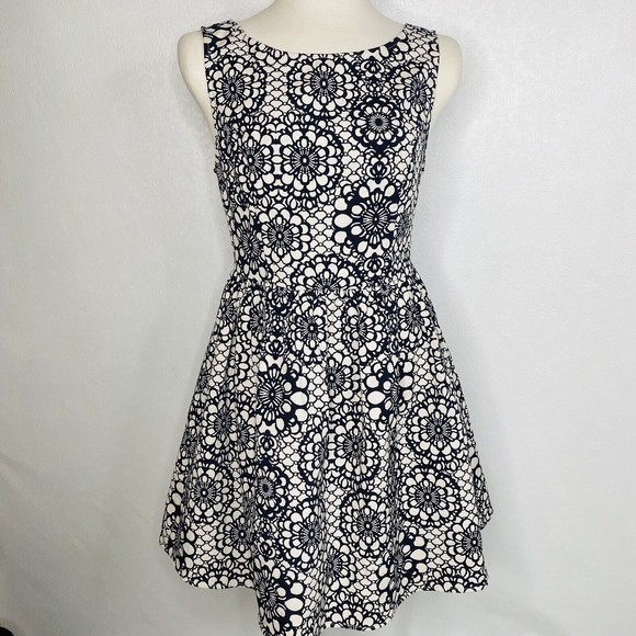 The Impeccable Pig Sz S Navy Blue White Floral Fit and Flare Dress - Picture 2 of 14